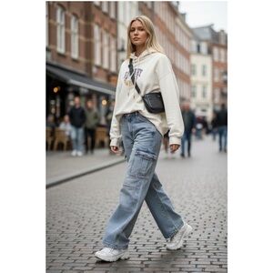 H&M Divided Women’s Baggy Cargo Pocket Light Wash Jean Size 4